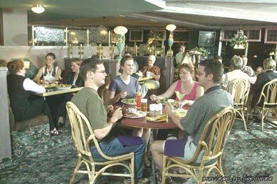 Hotel Moncton Bagian luar foto