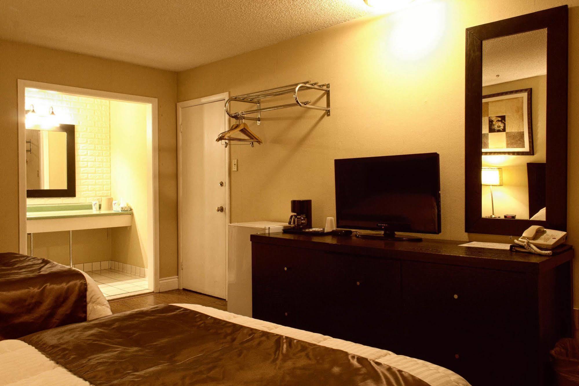 Hotel Moncton Bagian luar foto