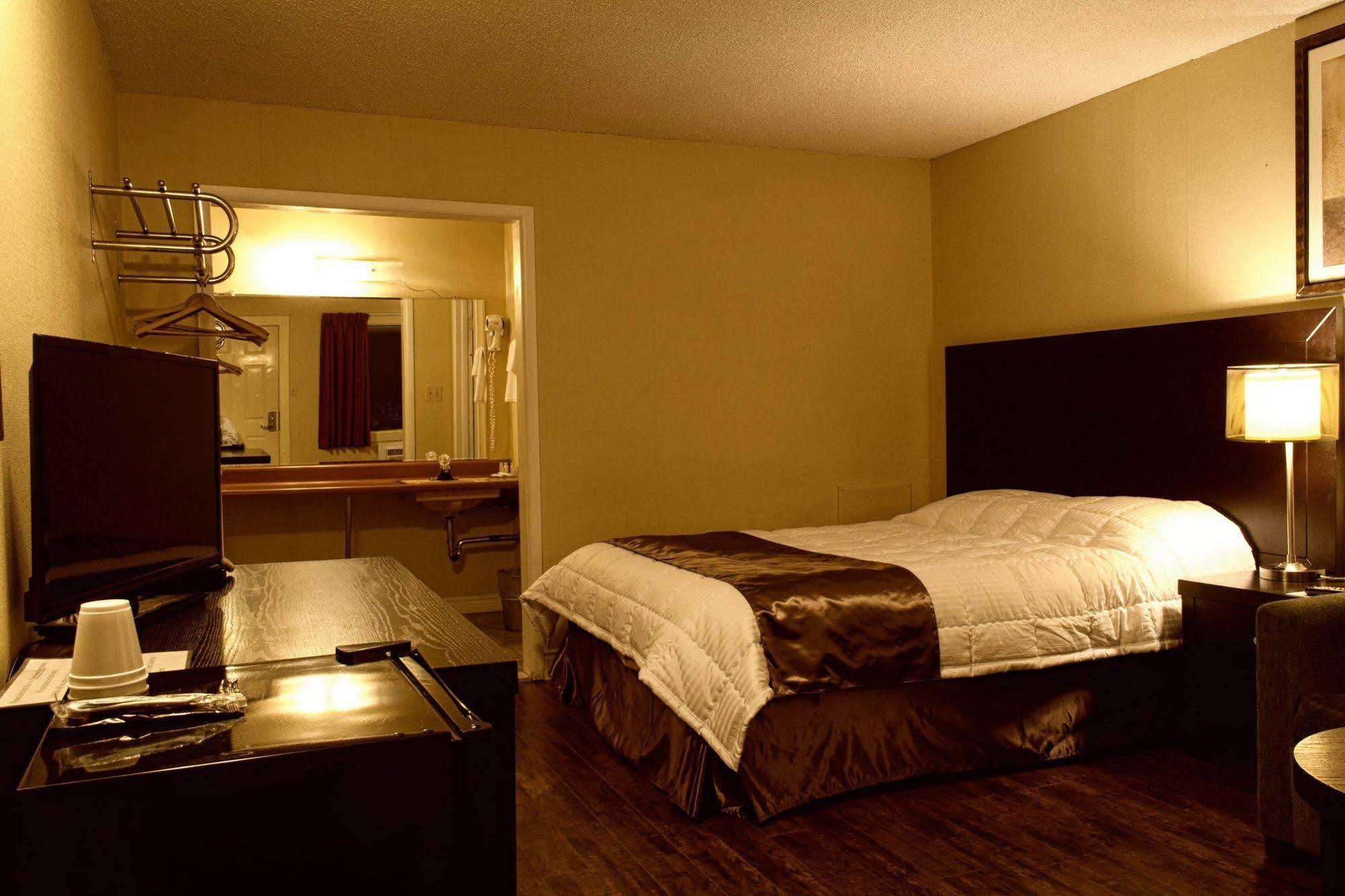 Hotel Moncton Bagian luar foto